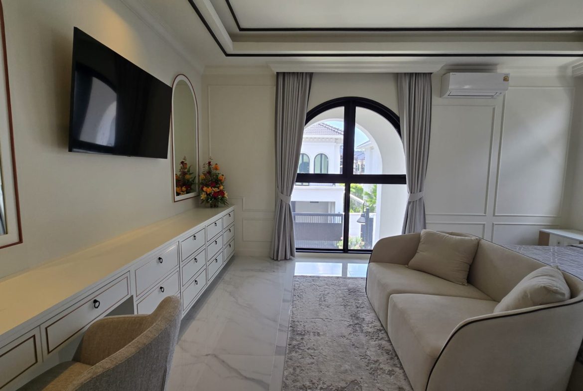 3+1 Bedroom Upgraded Pool Villa with Large Plot in Bang Tao