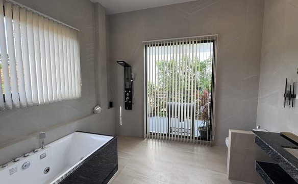 5 Bedroom Sea View Villa in Layan, Phuket
