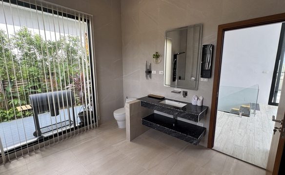 5 Bedroom Sea View Villa in Layan, Phuket