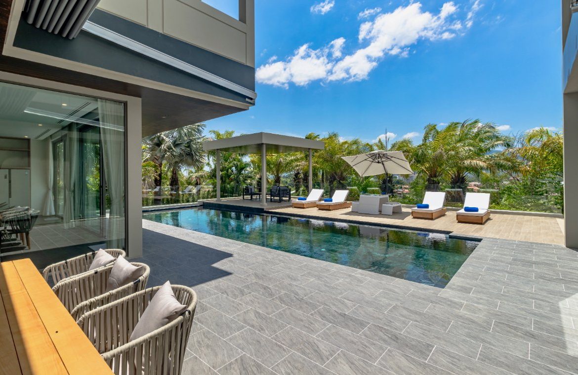 Luxury 6-Bedroom Villa with Infinity Pool Layan Beach