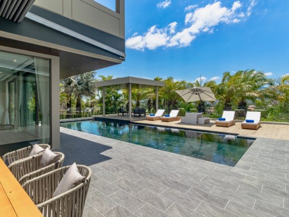 Luxury 6-Bedroom Villa with Infinity Pool Layan Beach
