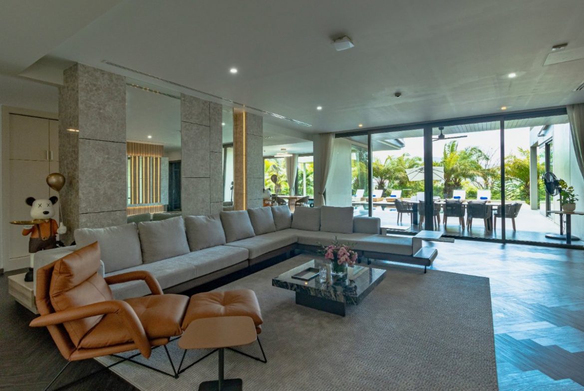 Luxury 6-Bedroom Villa with Infinity Pool Layan Beach