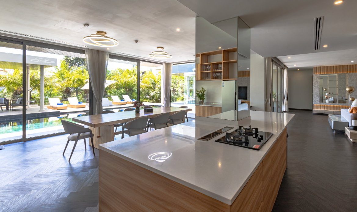 Luxury 6-Bedroom Villa with Infinity Pool Layan Beach