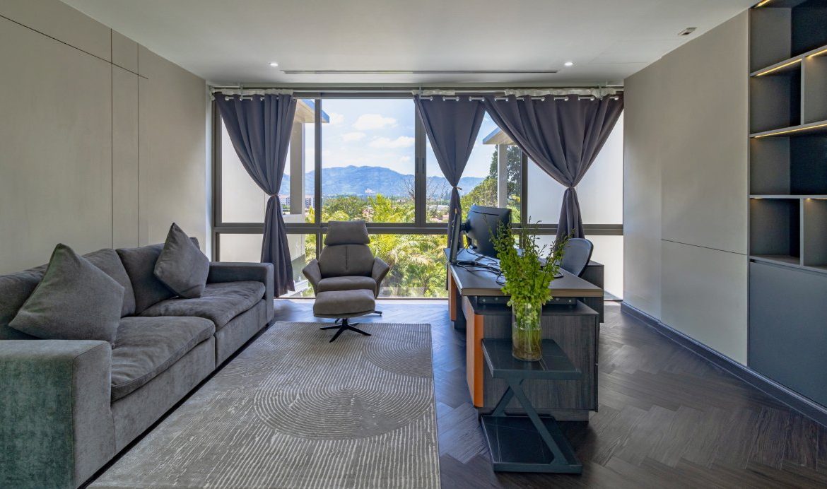 Luxury 6-Bedroom Villa with Infinity Pool Layan Beach