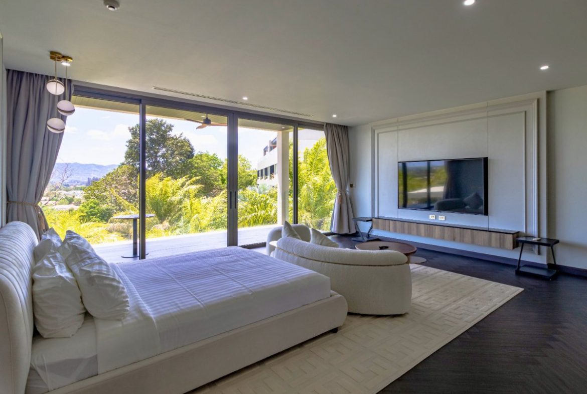 Luxury 6-Bedroom Villa with Infinity Pool Layan Beach