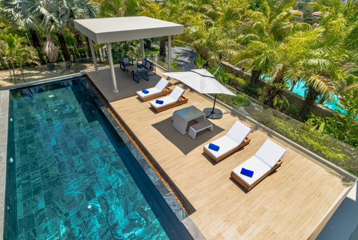 Luxury 6-Bedroom Villa with Infinity Pool Layan Beach