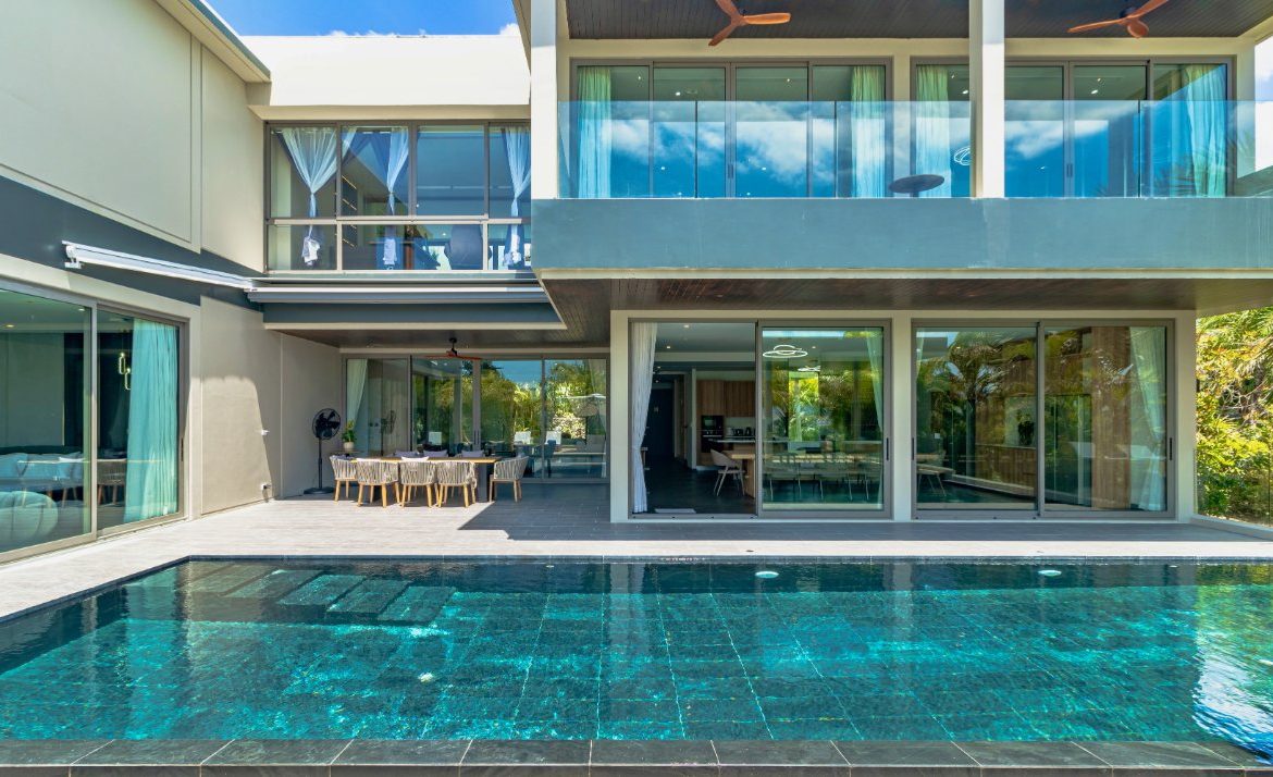Luxury 6-Bedroom Villa with Infinity Pool Layan Beach
