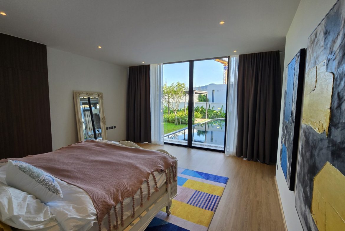 Modern 3-Bedroom Villa for Sale in Boat Avenue Residence