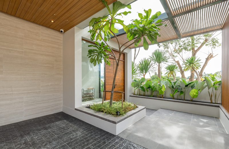 3–4 Bedroom Ready-to-Move-In Hillside Pool Villas in Bang Jo