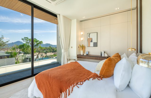 3–4 Bedroom Ready-to-Move-In Hillside Pool Villas in Bang Jo