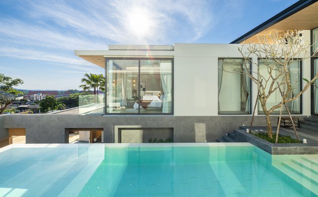 3–4 Bedroom Ready-to-Move-In Hillside Pool Villas in Bang Jo