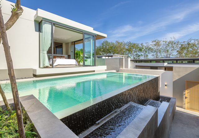 3–4 Bedroom Ready-to-Move-In Hillside Pool Villas in Bang Jo