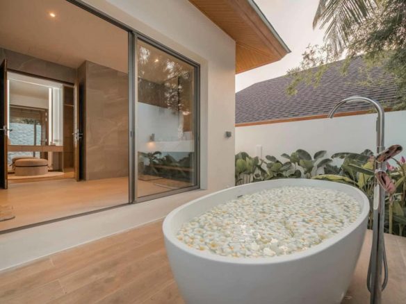 3+1 Bedroom Courtyard Pool Villa in Pasak, Cherngtalay