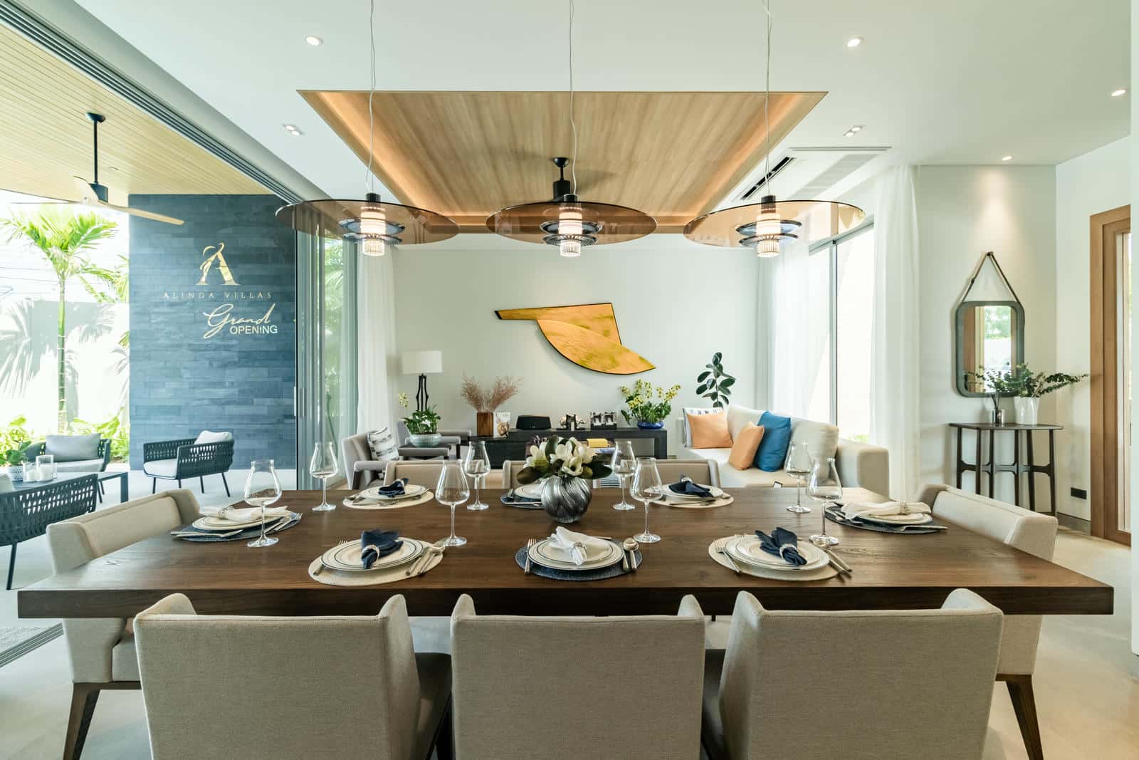 3+1 Bedroom Luxury Pool Villa for Rent Dining 3+1 Bedroom Luxury Pool Villa for Rent in Layan