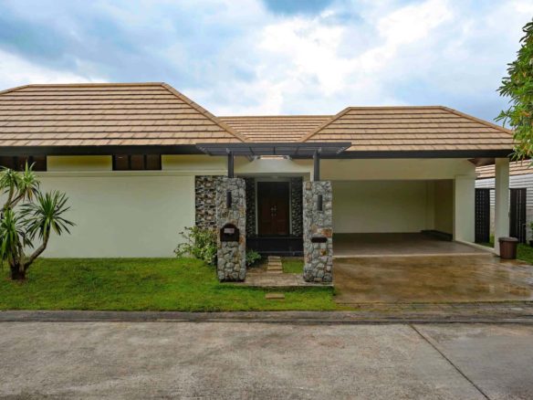Spacious 3+1 Bedroom Private Pool Villa for Rent in Pasak