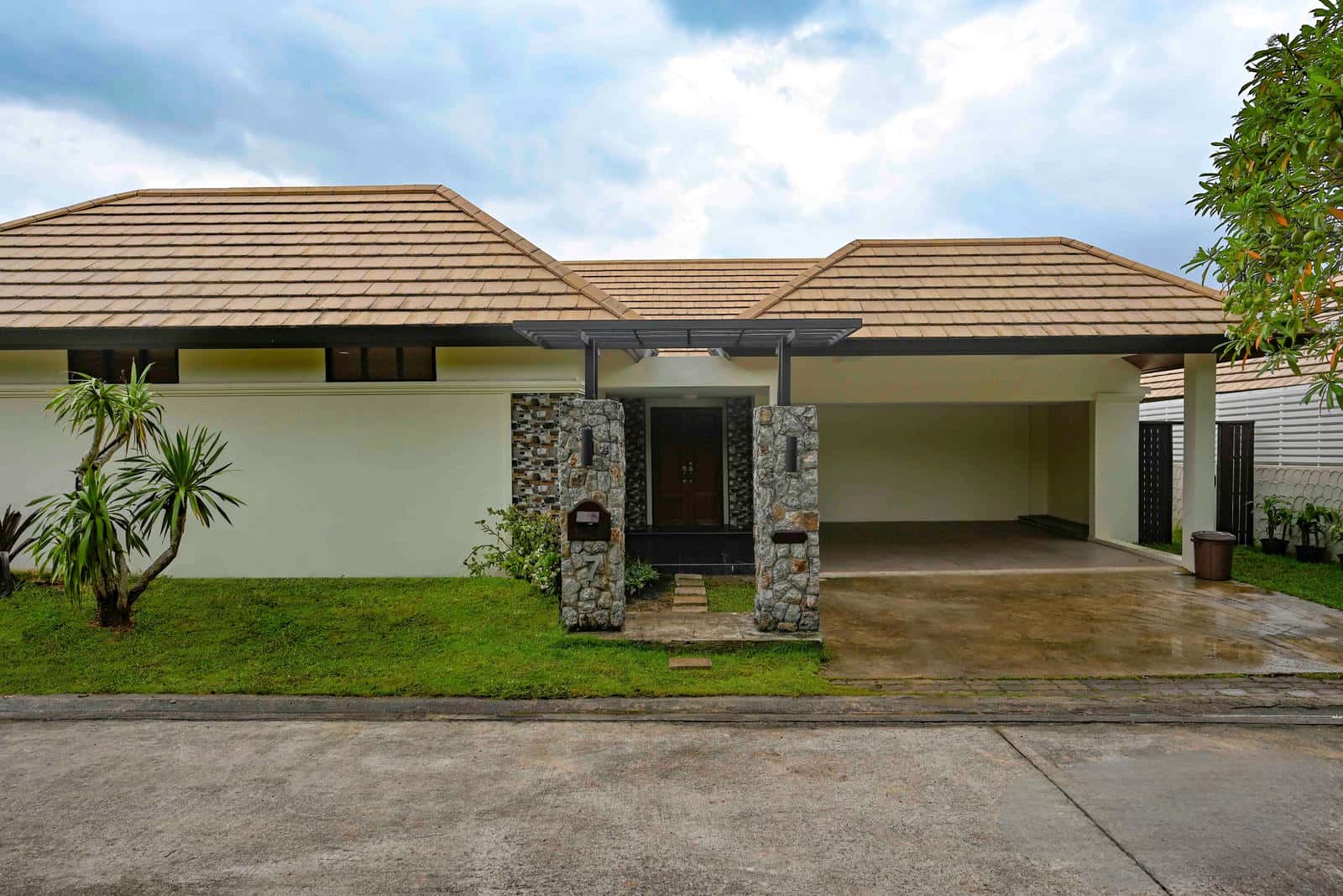 Spacious 3+1 Bedroom Private Pool Villa for Rent in Pasak