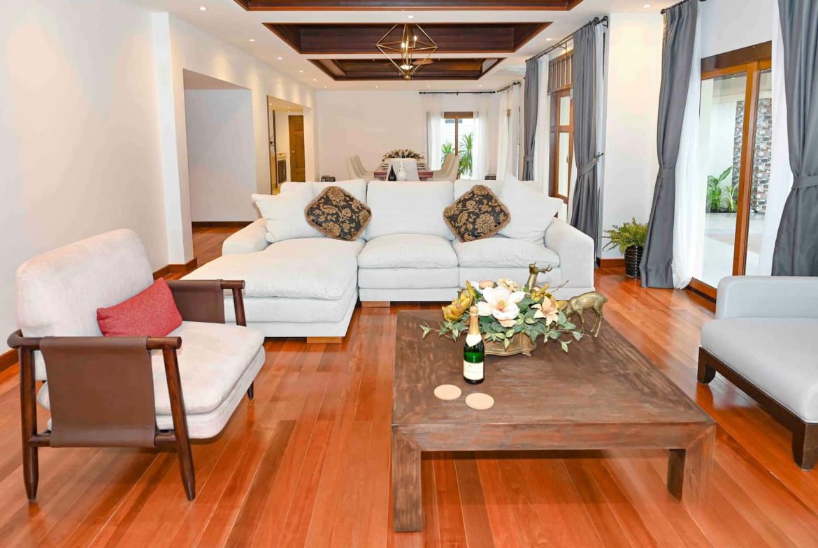Spacious 3+1 Bedroom Private Pool Villa for Rent in Pasak