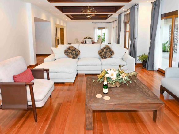 Spacious 3+1 Bedroom Private Pool Villa for Rent in Pasak