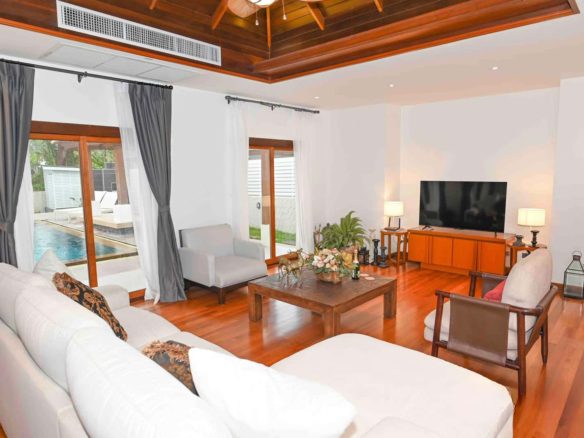 Spacious 3+1 Bedroom Private Pool Villa for Rent in Pasak