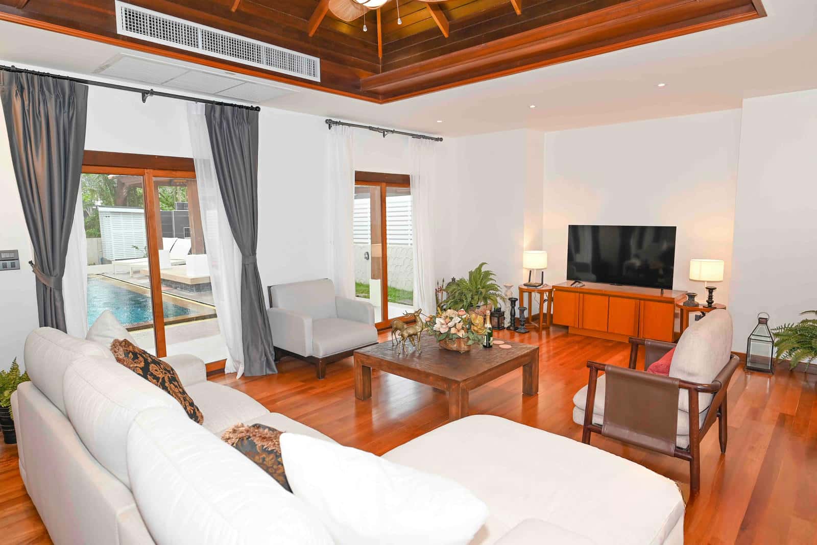 Spacious 3+1 Bedroom Private Pool Villa for Rent in Pasak