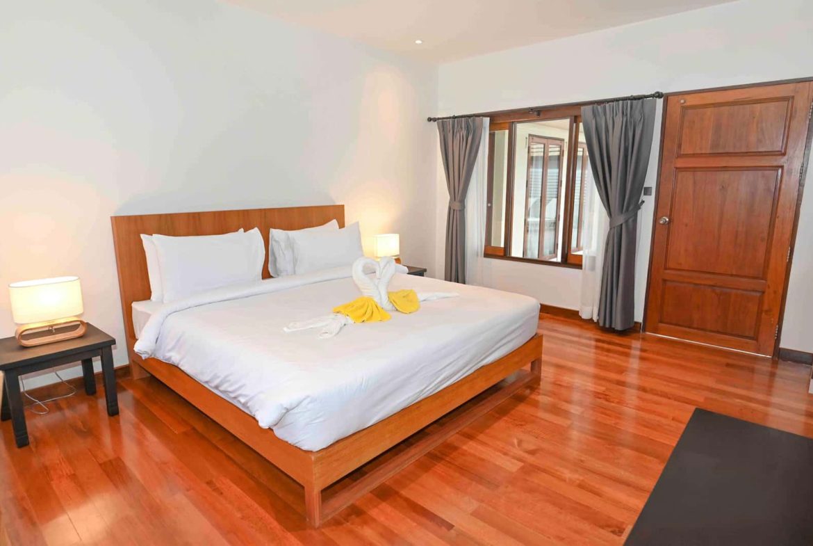 Spacious 3+1 Bedroom Private Pool Villa for Rent in Pasak