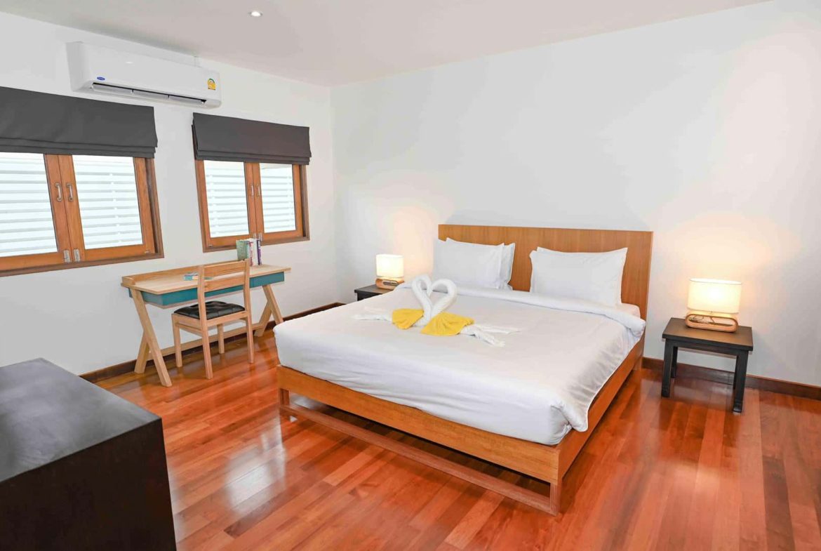 Spacious 3+1 Bedroom Private Pool Villa for Rent in Pasak