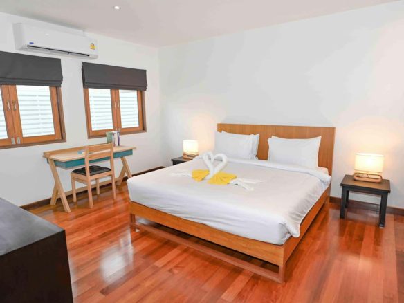 Spacious 3+1 Bedroom Private Pool Villa for Rent in Pasak