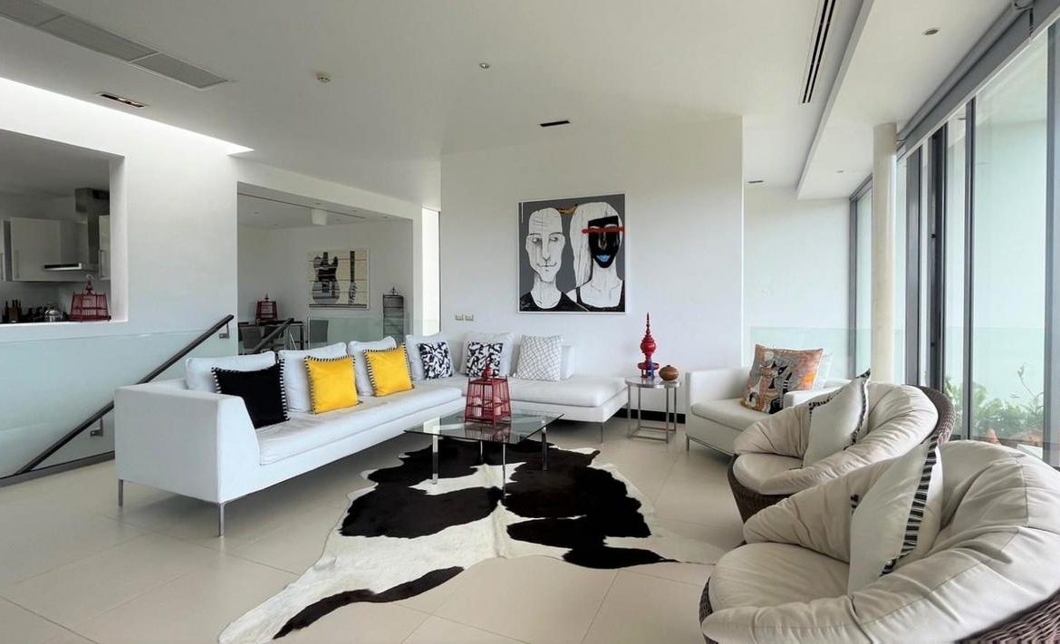3-Bedroom Garden Penthouse Near Layan Beach