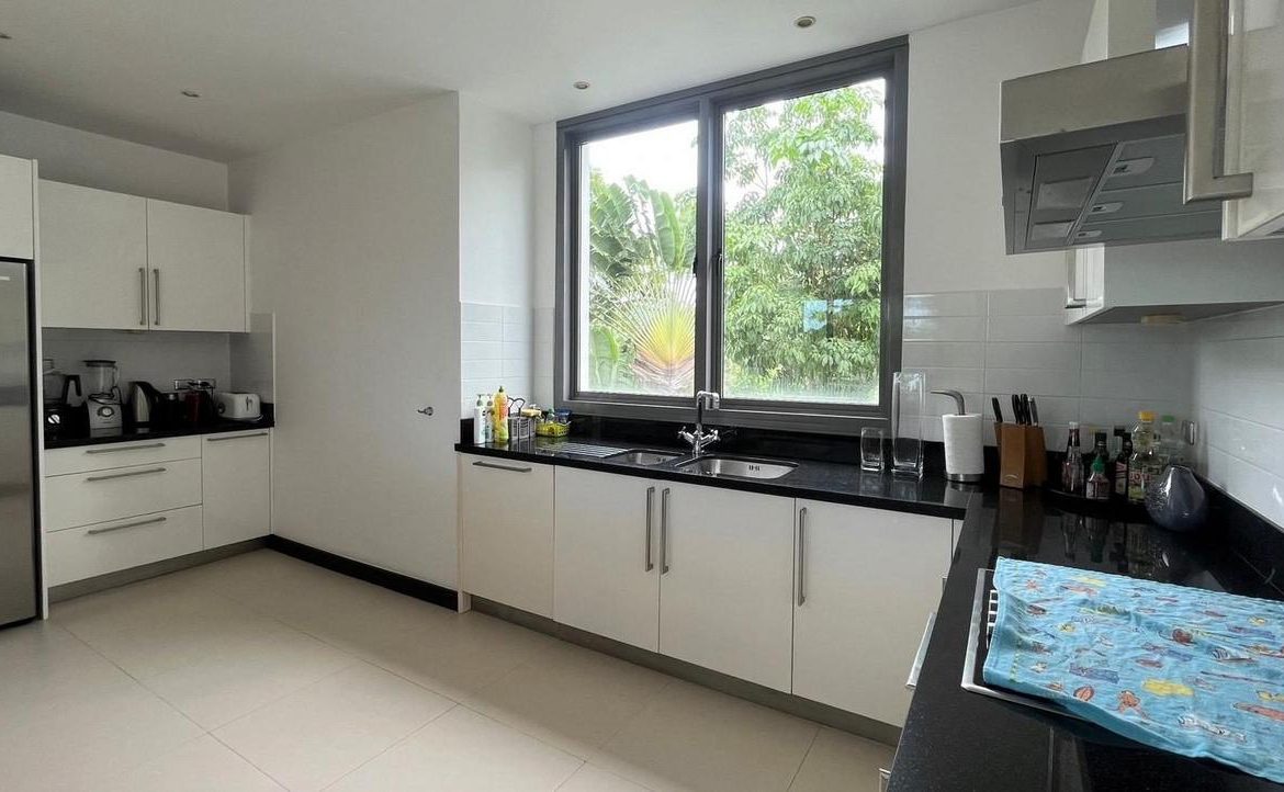 3-Bedroom Garden Penthouse Near Layan Beach