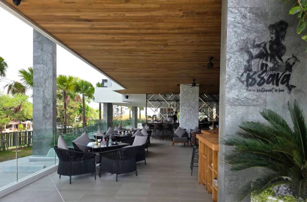 Last Available 2 Bedroom Pool View Condo with Private Outdoor Bath in Boat Avenue, Phuket